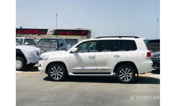 Ra Imported Toyota Land Cruiser funfun Ọkọ̀ in Import - Dubai ni Ashanti Ra Imported Toyota Land Cruiser funfun Ọkọ̀ in Import - Dubai ni Ashanti