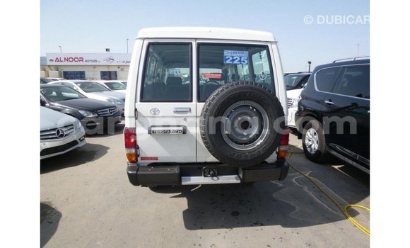Buy Import Toyota Land Cruiser White Car in Import - Dubai in Ashanti Buy Import Toyota Land Cruiser White Car in Import - Dubai in Ashanti