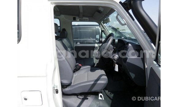 Buy Import Toyota Land Cruiser White Car in Import - Dubai in Ashanti Buy Import Toyota Land Cruiser White Car in Import - Dubai in Ashanti