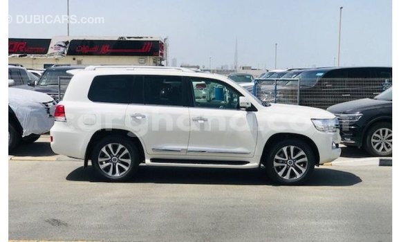 Ra Imported Toyota Land Cruiser funfun Ọkọ̀ in Import - Dubai ni Ashanti Ra Imported Toyota Land Cruiser funfun Ọkọ̀ in Import - Dubai ni Ashanti