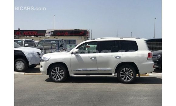 Ra Imported Toyota Land Cruiser funfun Ọkọ̀ in Import - Dubai ni Ashanti Ra Imported Toyota Land Cruiser funfun Ọkọ̀ in Import - Dubai ni Ashanti
