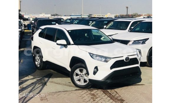 Sayi Imported Toyota 4Runner White Mota in Import - Dubai a Ashanti Sayi Imported Toyota 4Runner White Mota in Import - Dubai a Ashanti