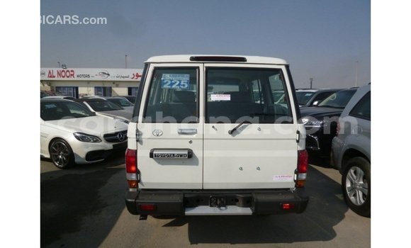 Buy Import Toyota Land Cruiser White Car in Import - Dubai in Ashanti Buy Import Toyota Land Cruiser White Car in Import - Dubai in Ashanti