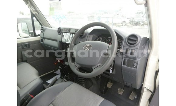 Buy Import Toyota Land Cruiser White Car in Import - Dubai in Ashanti Buy Import Toyota Land Cruiser White Car in Import - Dubai in Ashanti