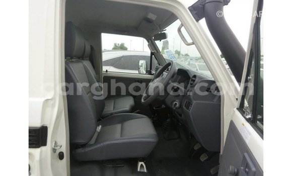 Buy Import Toyota Land Cruiser White Car in Import - Dubai in Ashanti Buy Import Toyota Land Cruiser White Car in Import - Dubai in Ashanti