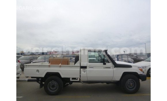 Buy Import Toyota Land Cruiser White Car in Import - Dubai in Ashanti Buy Import Toyota Land Cruiser White Car in Import - Dubai in Ashanti