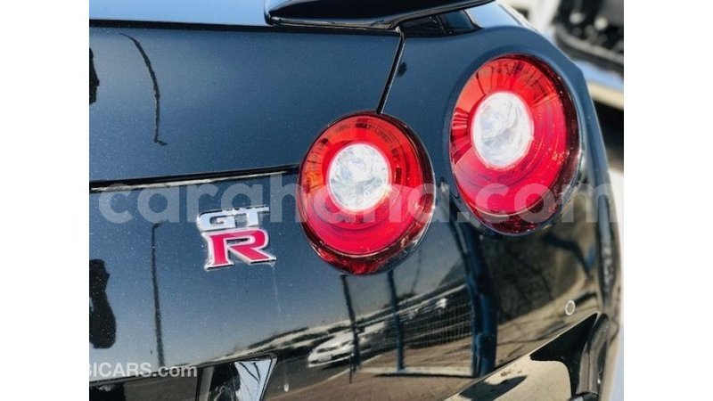 Big with watermark nissan gt r ashanti import dubai 21170