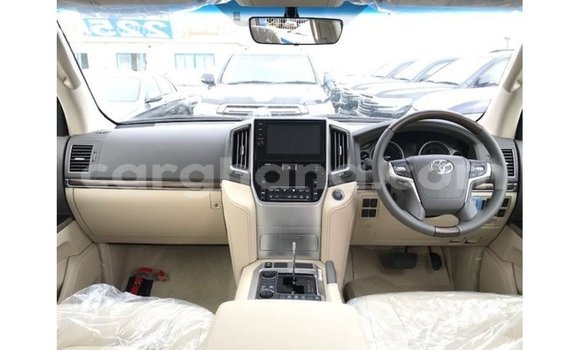 Buy Import Toyota Land Cruiser White Car in Import - Dubai in Ashanti Buy Import Toyota Land Cruiser White Car in Import - Dubai in Ashanti