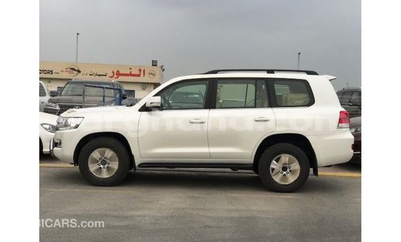 Buy Import Toyota Land Cruiser White Car in Import - Dubai in Ashanti Buy Import Toyota Land Cruiser White Car in Import - Dubai in Ashanti