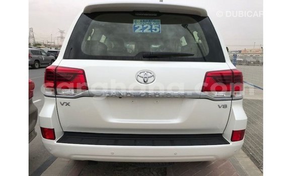 Sayi Imported Toyota Land Cruiser White Mota in Import - Dubai a Ashanti Sayi Imported Toyota Land Cruiser White Mota in Import - Dubai a Ashanti