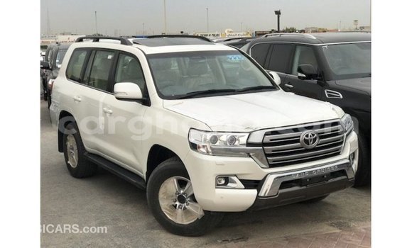 Sayi Imported Toyota Land Cruiser White Mota in Import - Dubai a Ashanti Sayi Imported Toyota Land Cruiser White Mota in Import - Dubai a Ashanti