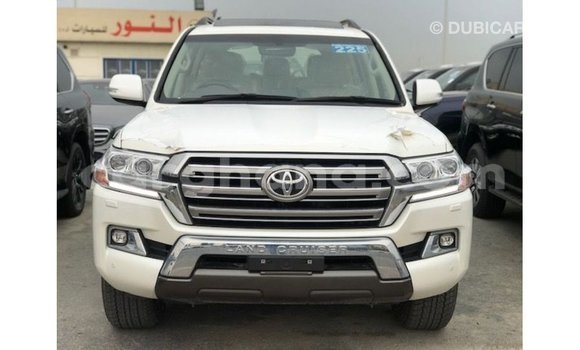 Sayi Imported Toyota Land Cruiser White Mota in Import - Dubai a Ashanti Sayi Imported Toyota Land Cruiser White Mota in Import - Dubai a Ashanti