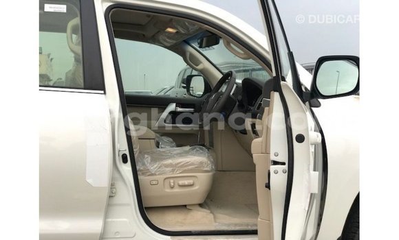 Sayi Imported Toyota Land Cruiser White Mota in Import - Dubai a Ashanti Sayi Imported Toyota Land Cruiser White Mota in Import - Dubai a Ashanti