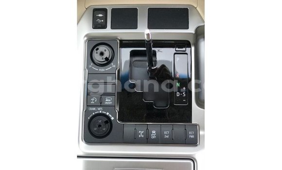 Sayi Imported Toyota Land Cruiser White Mota in Import - Dubai a Ashanti Sayi Imported Toyota Land Cruiser White Mota in Import - Dubai a Ashanti