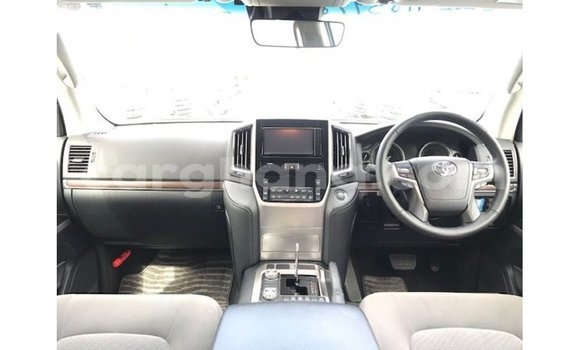 Sayi Imported Toyota Land Cruiser White Mota in Import - Dubai a Ashanti Sayi Imported Toyota Land Cruiser White Mota in Import - Dubai a Ashanti
