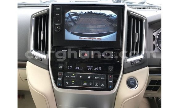 Sayi Imported Toyota Land Cruiser White Mota in Import - Dubai a Ashanti Sayi Imported Toyota Land Cruiser White Mota in Import - Dubai a Ashanti
