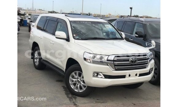 Sayi Imported Toyota Land Cruiser White Mota in Import - Dubai a Ashanti Sayi Imported Toyota Land Cruiser White Mota in Import - Dubai a Ashanti