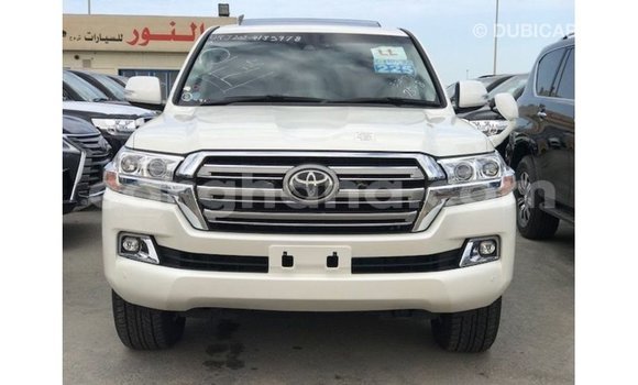 Sayi Imported Toyota Land Cruiser White Mota in Import - Dubai a Ashanti Sayi Imported Toyota Land Cruiser White Mota in Import - Dubai a Ashanti