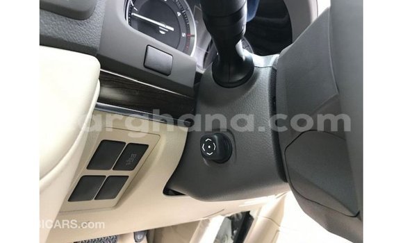 Sayi Imported Toyota Land Cruiser White Mota in Import - Dubai a Ashanti Sayi Imported Toyota Land Cruiser White Mota in Import - Dubai a Ashanti