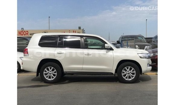 Sayi Imported Toyota Land Cruiser White Mota in Import - Dubai a Ashanti Sayi Imported Toyota Land Cruiser White Mota in Import - Dubai a Ashanti