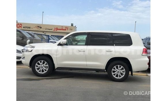 Sayi Imported Toyota Land Cruiser White Mota in Import - Dubai a Ashanti Sayi Imported Toyota Land Cruiser White Mota in Import - Dubai a Ashanti