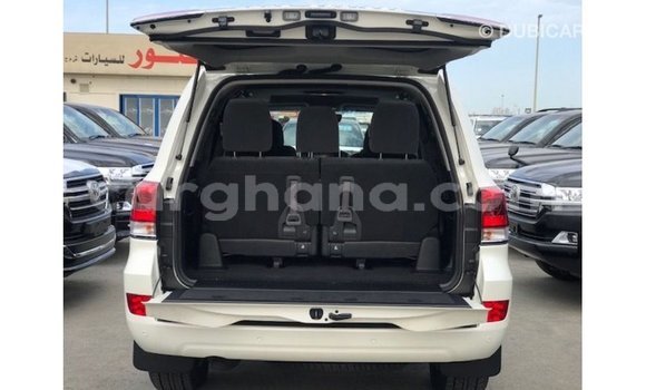 Sayi Imported Toyota Land Cruiser White Mota in Import - Dubai a Ashanti Sayi Imported Toyota Land Cruiser White Mota in Import - Dubai a Ashanti
