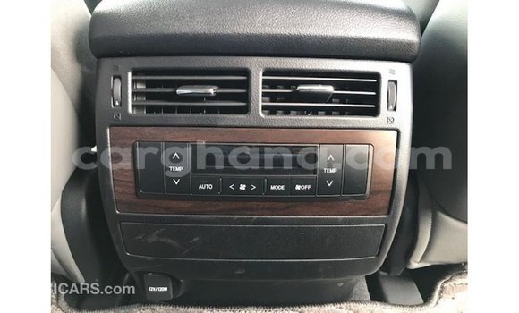 Sayi Imported Toyota Land Cruiser White Mota in Import - Dubai a Ashanti Sayi Imported Toyota Land Cruiser White Mota in Import - Dubai a Ashanti