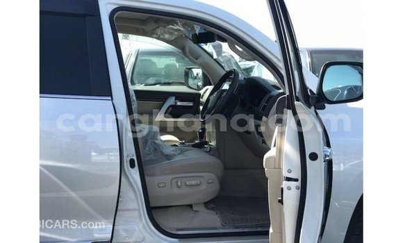 Buy Import Toyota Land Cruiser White Car in Import - Dubai in Ashanti Buy Import Toyota Land Cruiser White Car in Import - Dubai in Ashanti