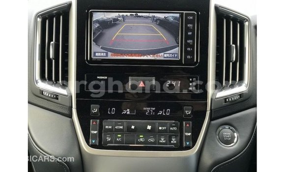 Sayi Imported Toyota Land Cruiser White Mota in Import - Dubai a Ashanti Sayi Imported Toyota Land Cruiser White Mota in Import - Dubai a Ashanti