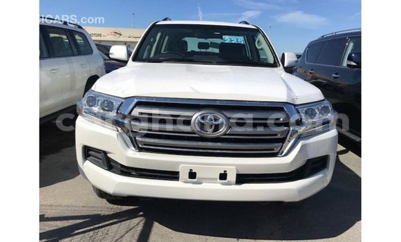 Ra Imported Toyota Land Cruiser funfun Ọkọ̀ in Import - Dubai ni Ashanti Ra Imported Toyota Land Cruiser funfun Ọkọ̀ in Import - Dubai ni Ashanti