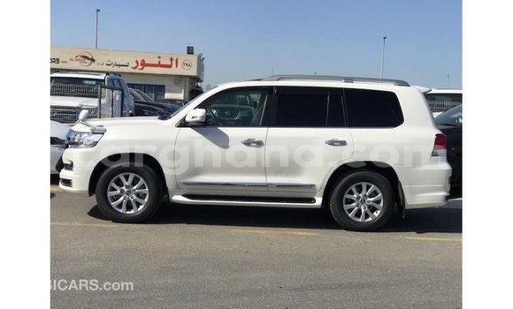 Buy Import Toyota Land Cruiser White Car in Import - Dubai in Ashanti Buy Import Toyota Land Cruiser White Car in Import - Dubai in Ashanti