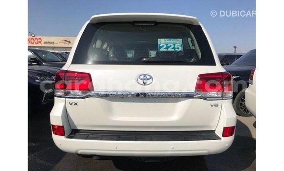 Sayi Imported Toyota Land Cruiser White Mota in Import - Dubai a Ashanti Sayi Imported Toyota Land Cruiser White Mota in Import - Dubai a Ashanti