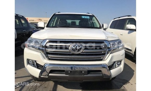 Sayi Imported Toyota Land Cruiser White Mota in Import - Dubai a Ashanti Sayi Imported Toyota Land Cruiser White Mota in Import - Dubai a Ashanti