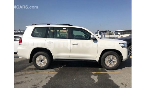 Sayi Imported Toyota Land Cruiser White Mota in Import - Dubai a Ashanti Sayi Imported Toyota Land Cruiser White Mota in Import - Dubai a Ashanti