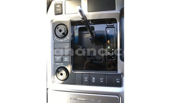 Sayi Imported Toyota Land Cruiser White Mota in Import - Dubai a Ashanti Sayi Imported Toyota Land Cruiser White Mota in Import - Dubai a Ashanti