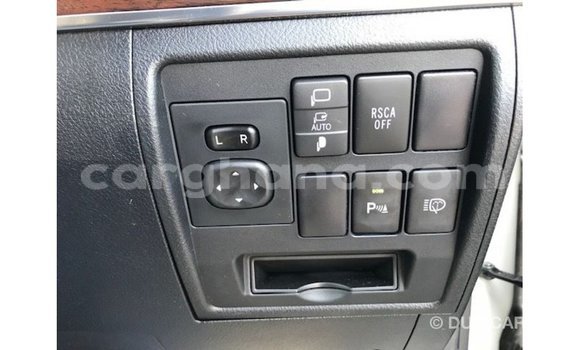 Sayi Imported Toyota Land Cruiser White Mota in Import - Dubai a Ashanti Sayi Imported Toyota Land Cruiser White Mota in Import - Dubai a Ashanti