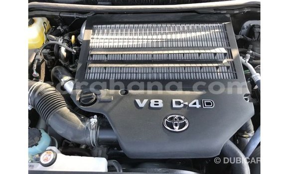 Sayi Imported Toyota Land Cruiser White Mota in Import - Dubai a Ashanti Sayi Imported Toyota Land Cruiser White Mota in Import - Dubai a Ashanti