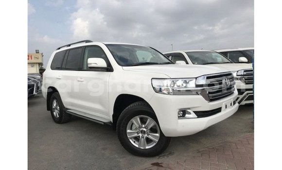 Sayi Imported Toyota Land Cruiser White Mota in Import - Dubai a Ashanti Sayi Imported Toyota Land Cruiser White Mota in Import - Dubai a Ashanti