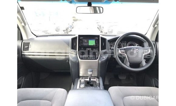 Sayi Imported Toyota Land Cruiser White Mota in Import - Dubai a Ashanti Sayi Imported Toyota Land Cruiser White Mota in Import - Dubai a Ashanti