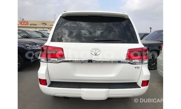Sayi Imported Toyota Land Cruiser White Mota in Import - Dubai a Ashanti Sayi Imported Toyota Land Cruiser White Mota in Import - Dubai a Ashanti