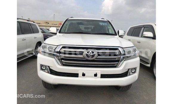 Sayi Imported Toyota Land Cruiser White Mota in Import - Dubai a Ashanti Sayi Imported Toyota Land Cruiser White Mota in Import - Dubai a Ashanti