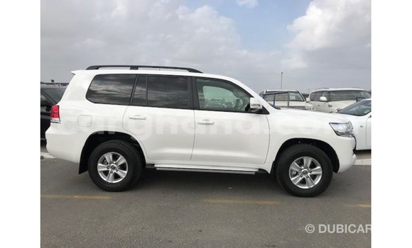 Sayi Imported Toyota Land Cruiser White Mota in Import - Dubai a Ashanti Sayi Imported Toyota Land Cruiser White Mota in Import - Dubai a Ashanti