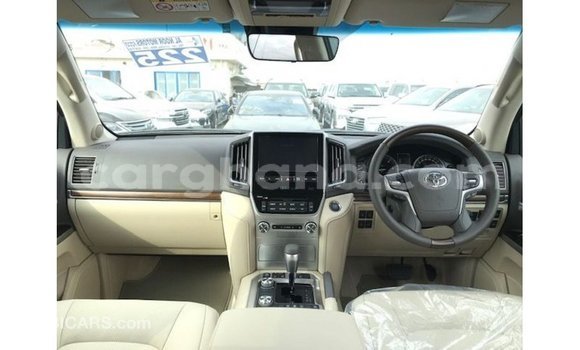 Buy Import Toyota Land Cruiser White Car in Import - Dubai in Ashanti Buy Import Toyota Land Cruiser White Car in Import - Dubai in Ashanti