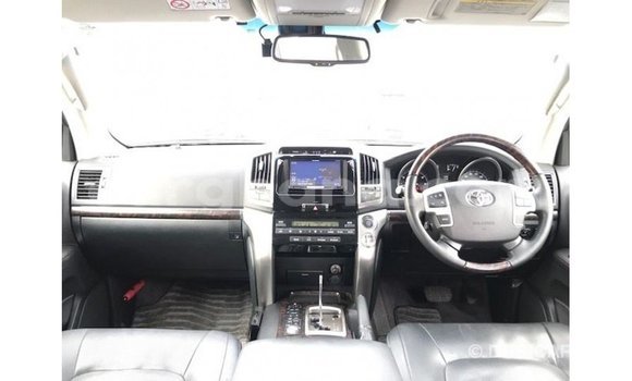 Buy Import Toyota Land Cruiser White Car in Import - Dubai in Ashanti Buy Import Toyota Land Cruiser White Car in Import - Dubai in Ashanti