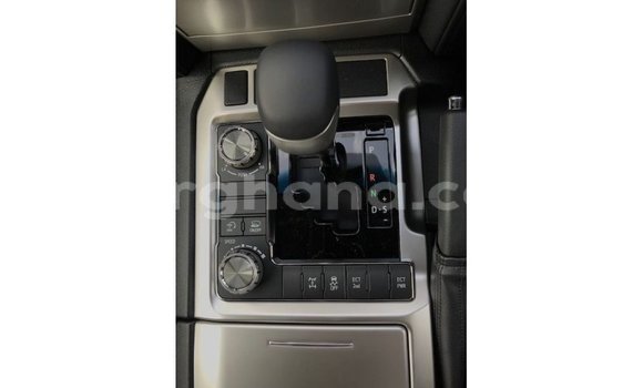 Sayi Imported Toyota Land Cruiser White Mota in Import - Dubai a Ashanti Sayi Imported Toyota Land Cruiser White Mota in Import - Dubai a Ashanti