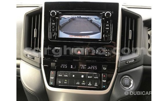 Sayi Imported Toyota Land Cruiser White Mota in Import - Dubai a Ashanti Sayi Imported Toyota Land Cruiser White Mota in Import - Dubai a Ashanti