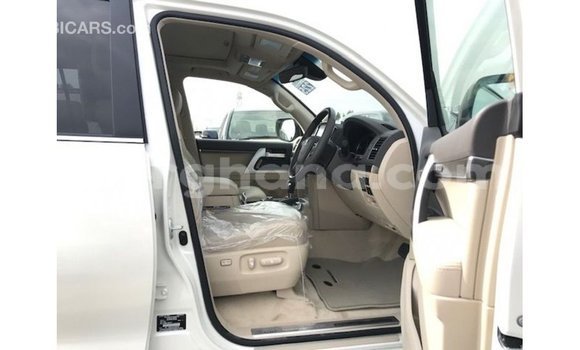 Buy Import Toyota Land Cruiser White Car in Import - Dubai in Ashanti Buy Import Toyota Land Cruiser White Car in Import - Dubai in Ashanti