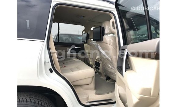 Buy Import Toyota Land Cruiser White Car in Import - Dubai in Ashanti Buy Import Toyota Land Cruiser White Car in Import - Dubai in Ashanti