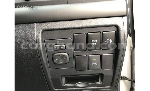 Sayi Imported Toyota Land Cruiser White Mota in Import - Dubai a Ashanti Sayi Imported Toyota Land Cruiser White Mota in Import - Dubai a Ashanti