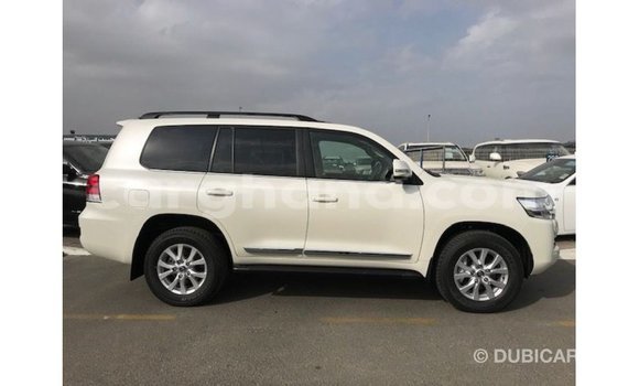 Buy Import Toyota Land Cruiser White Car in Import - Dubai in Ashanti Buy Import Toyota Land Cruiser White Car in Import - Dubai in Ashanti
